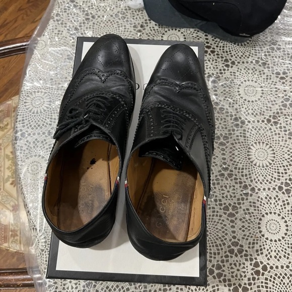 Gucci Men\'s Perforated Black Leather Stripe Logo Oxford Shoes N1154 Size 11 box main image 7